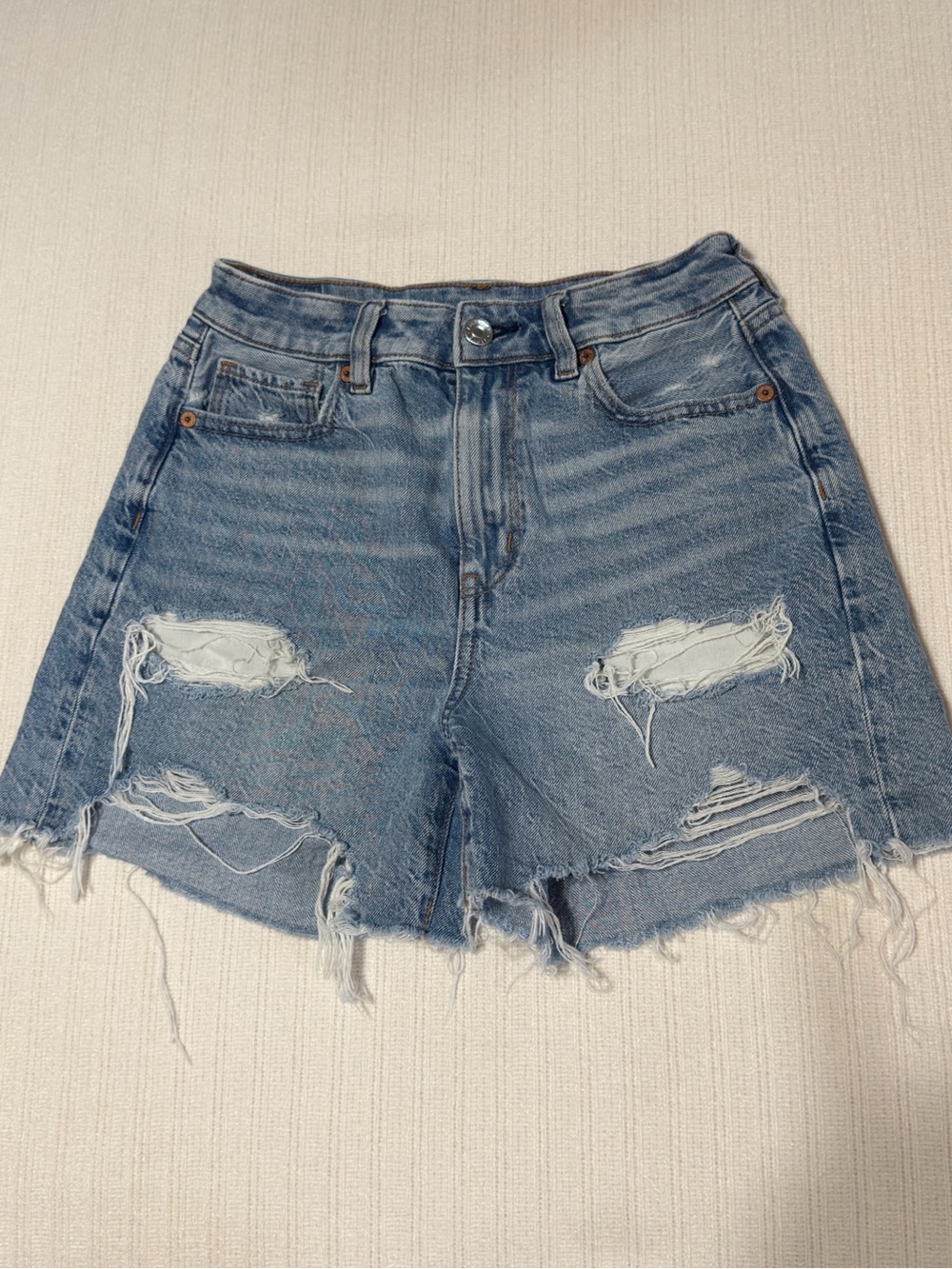 American Eagle Distressed High Waisted Jean Mom Short / 00